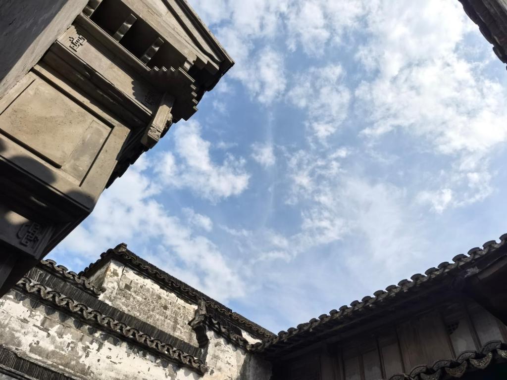 Fotografie z fotogalerie ubytování 西塘明清雕花大院尊闻堂百寿厅庭院民宿 v destinaci Jiashan