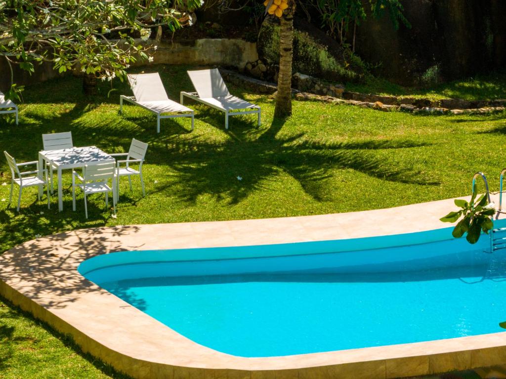 Bazén v ubytování Naturalis - Oceanview Residences nebo v jeho okolí