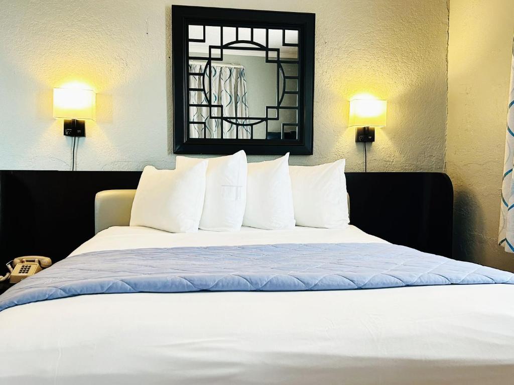 Ponce De Leon Hotel - 