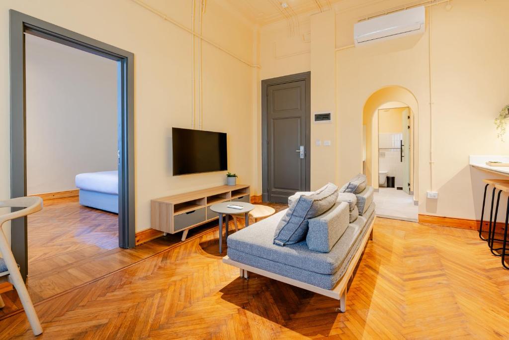 grey l studio apartments Downtown Alexandria Menasce House - 11