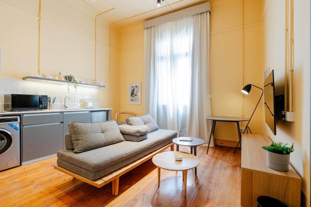 grey l studio apartments Downtown Alexandria Menasce House - 10