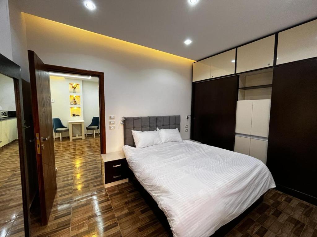 Postel nebo postele na pokoji v ubytování Sadam Luxury apartment