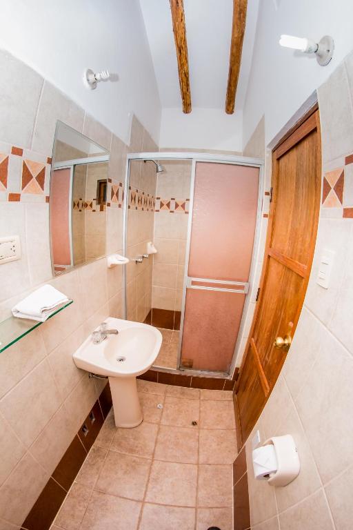 Koupelna v ubytování Hostal El Grial