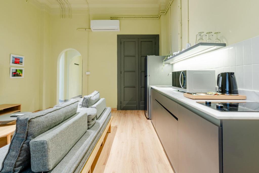 grey l studio apartments Downtown Alexandria Menasce House - 18