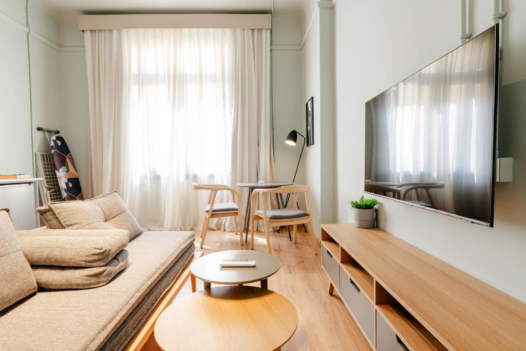 grey l studio apartments Downtown Alexandria Menasce House - 8