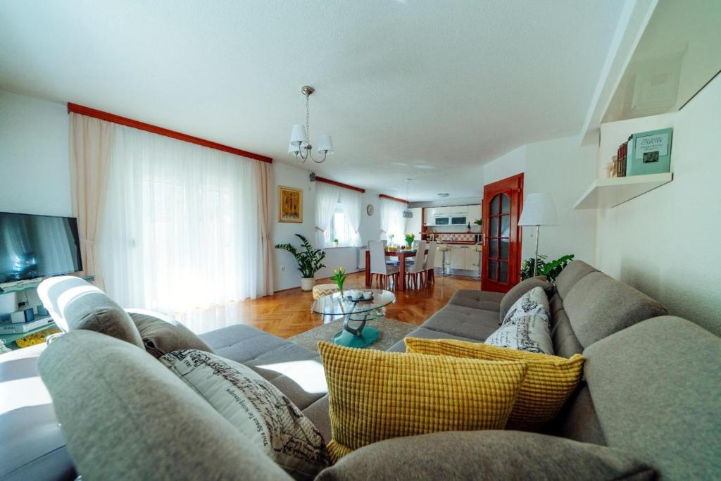 a living room with a couch and a table at Apartman Nada in Zmijavci