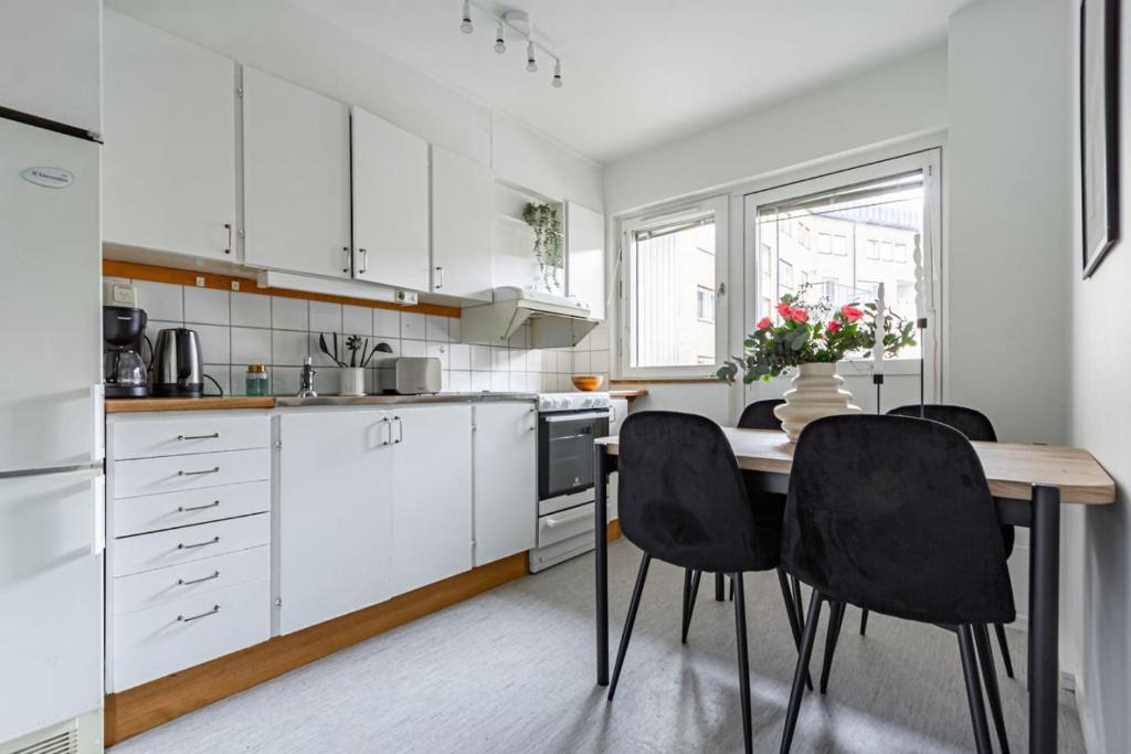 Ett kök eller pentry på Budget-friendly studio on Södermalm, construction work