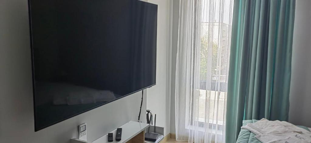 TV a/nebo společenská místnost v ubytování Apartmenthaus Oborishte - 17