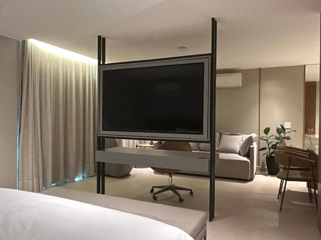 a large flat screen tv in a hotel room at Jade Hotel Brasília in Brasilia