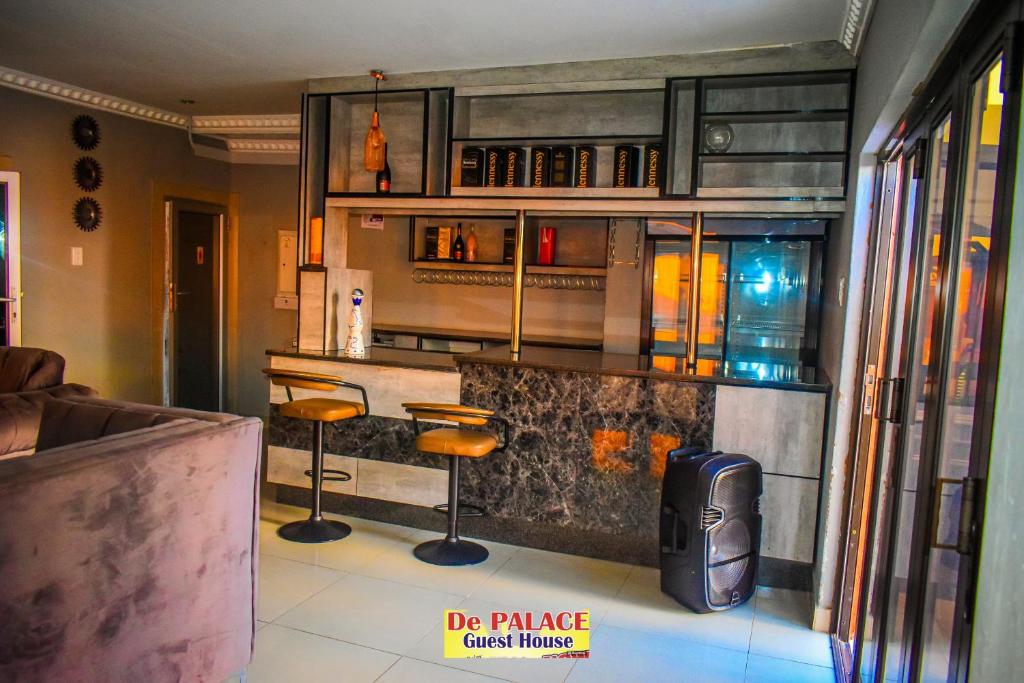Gallery image of De Palace Guest House in Mabopane