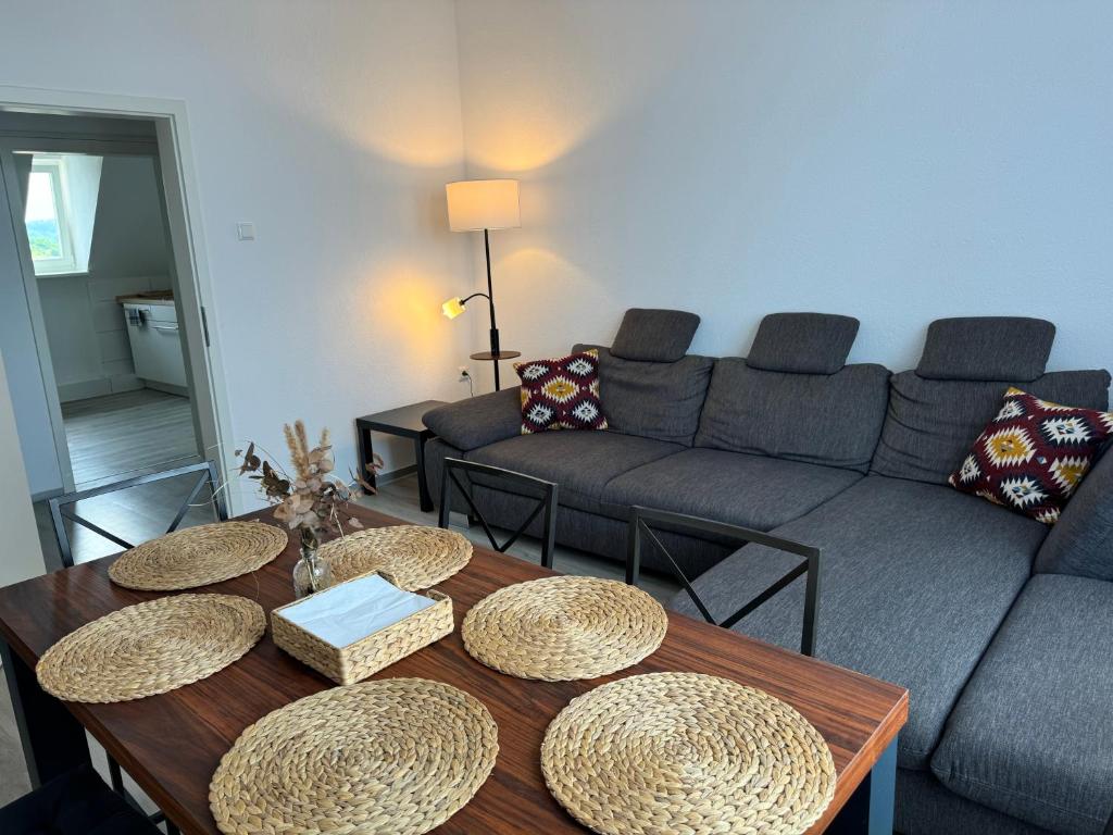 Posezení v ubytování Charmante 4 Zimmer Apartment Contactless Check-in historische Stadtzentrum