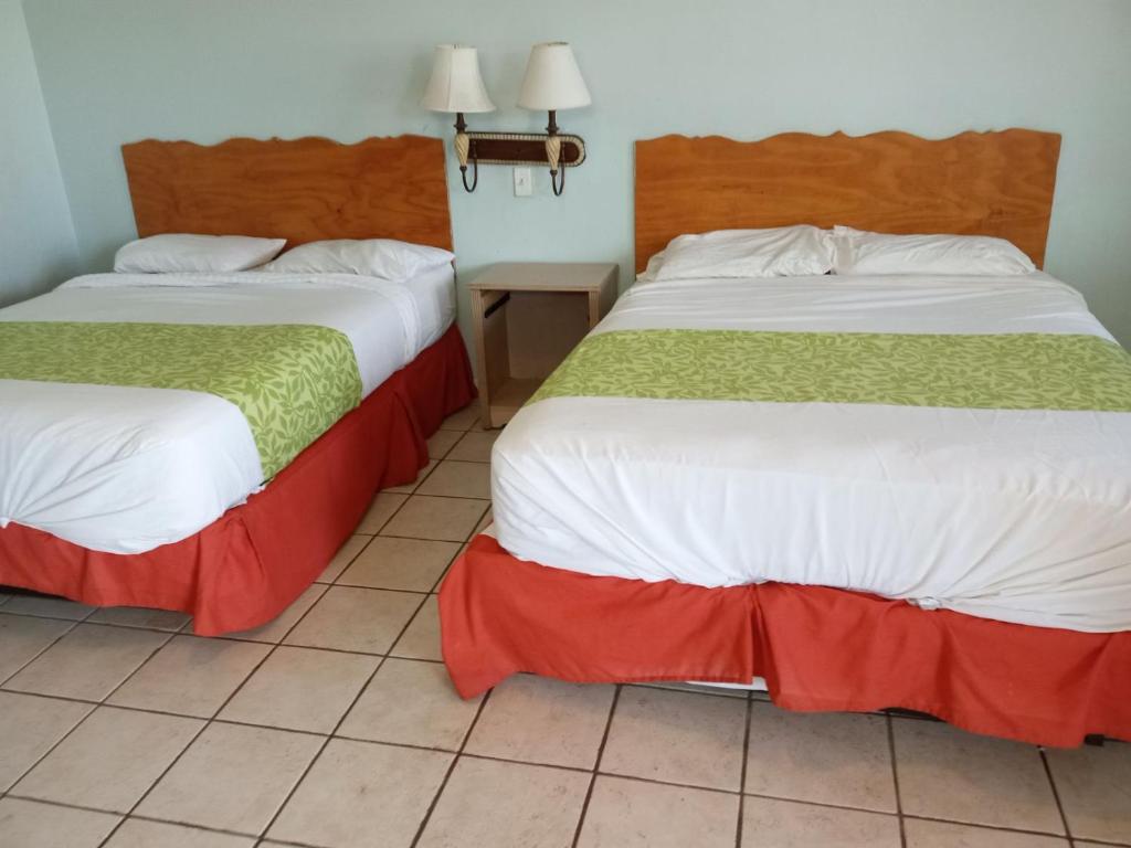 Katil atau katil-katil dalam bilik di Dixie Plaza Hotel
