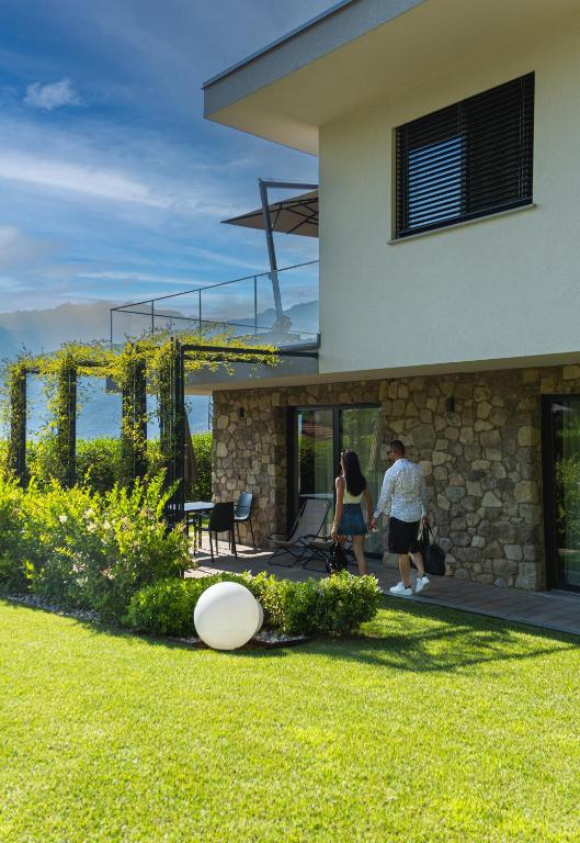 Ogród w obiekcie Gazzi Apartments 'Panoramic & Relaxing'