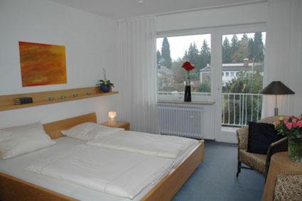Postel nebo postele na pokoji v ubytování Hotel Ebnet Garni