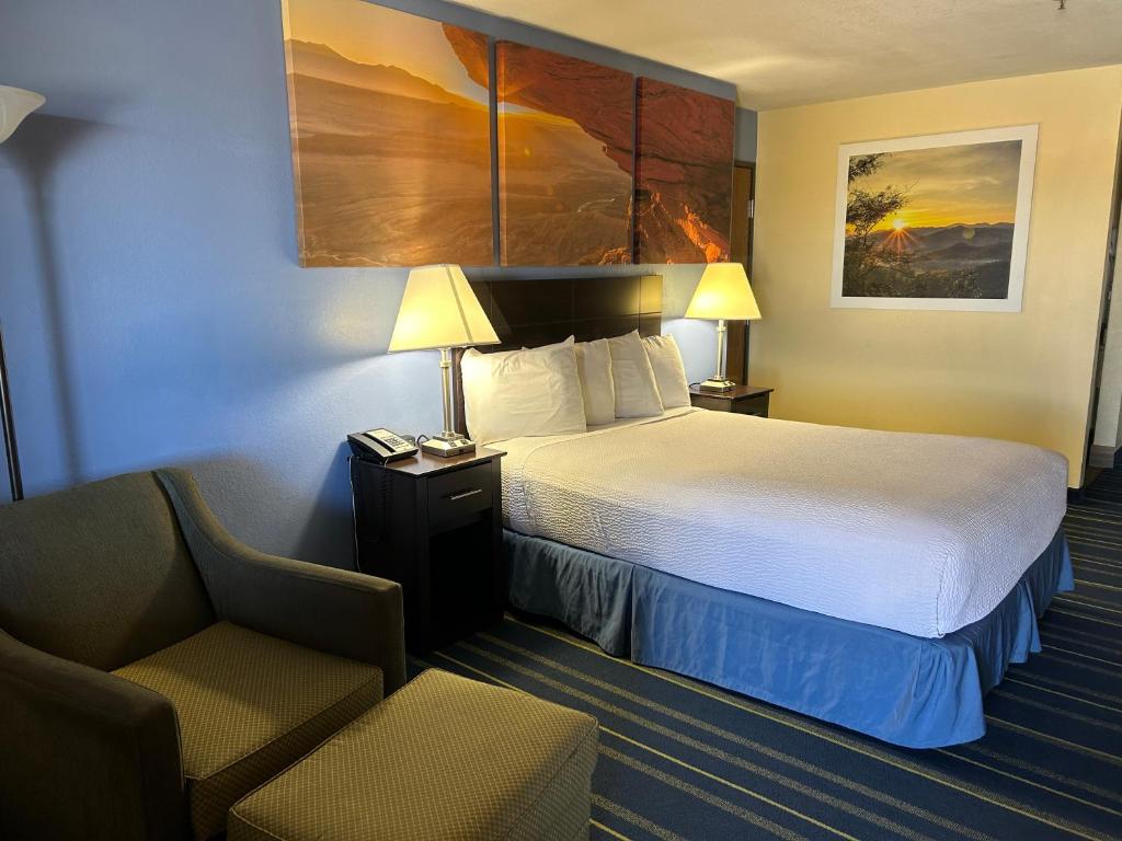 Days Inn by Wyndham Holbrook - Queen Room - Non-Smoking