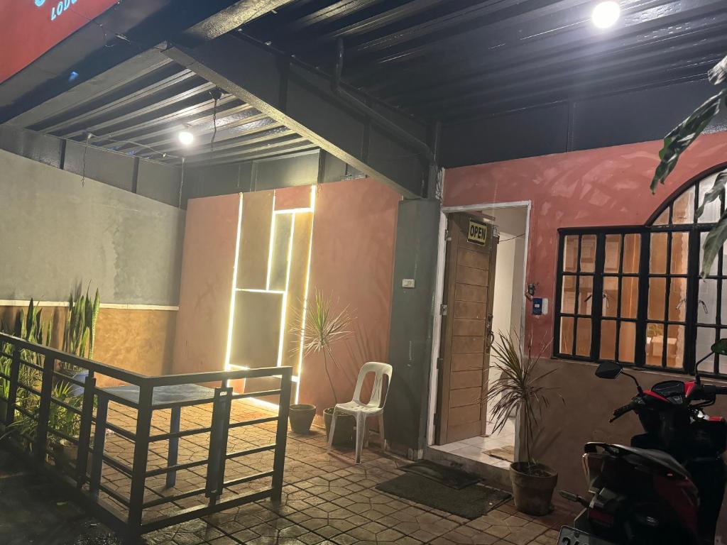 Bilik mandi di Your Tagaytay Budget Deluxe Room for 24 Hours