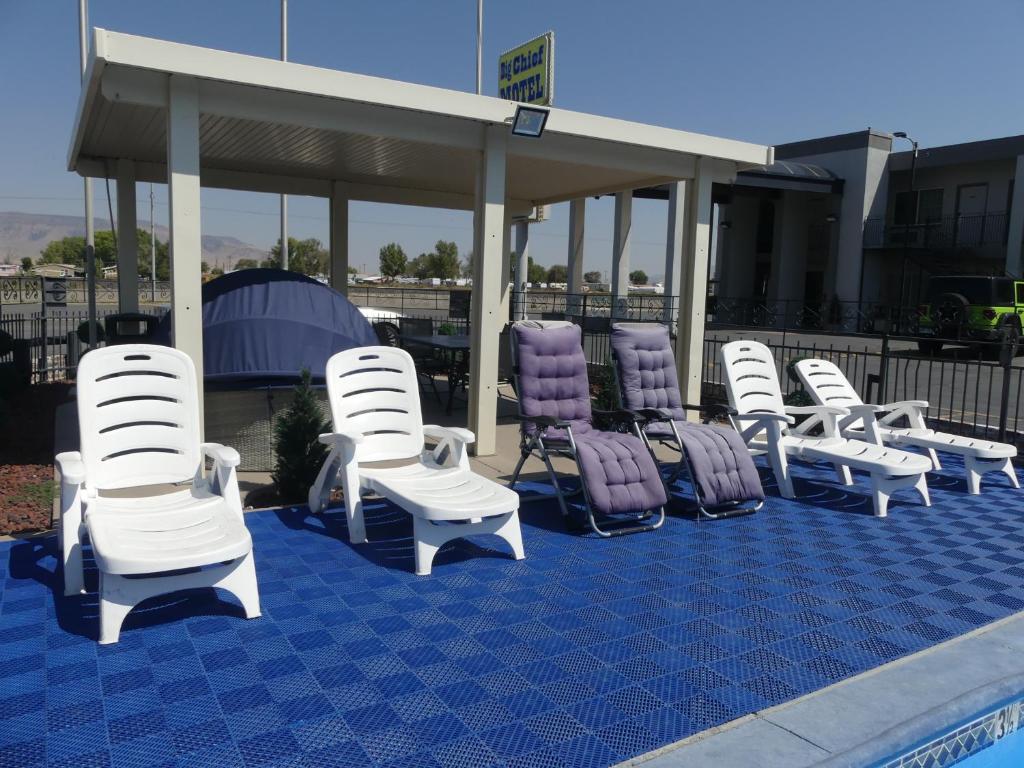 Bazén v ubytování Big Chief Motel nebo v jeho okolí