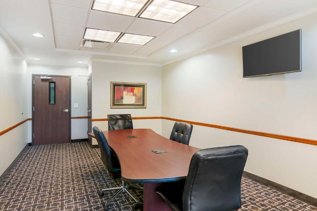 Best Western Plus Olathe Hotel photo