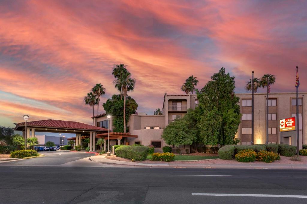 Best Western Plus Scottsdale Thunderbird Suites