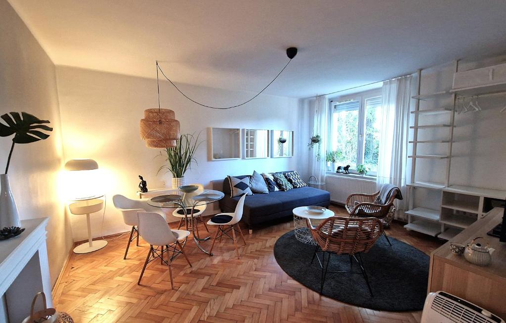 A seating area at Gellért Hill Apartment