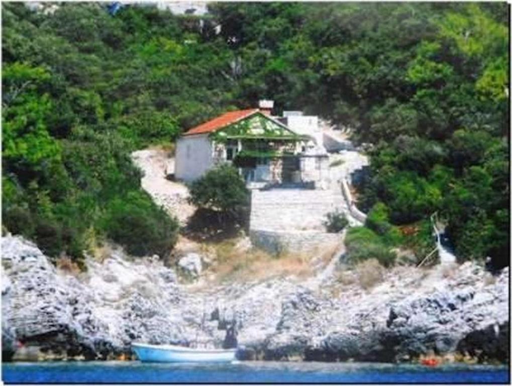 Loodusmaastik puhkemaja lähedal