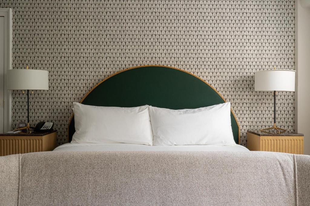 Bourbon Orleans Hotel - Deluxe King Room