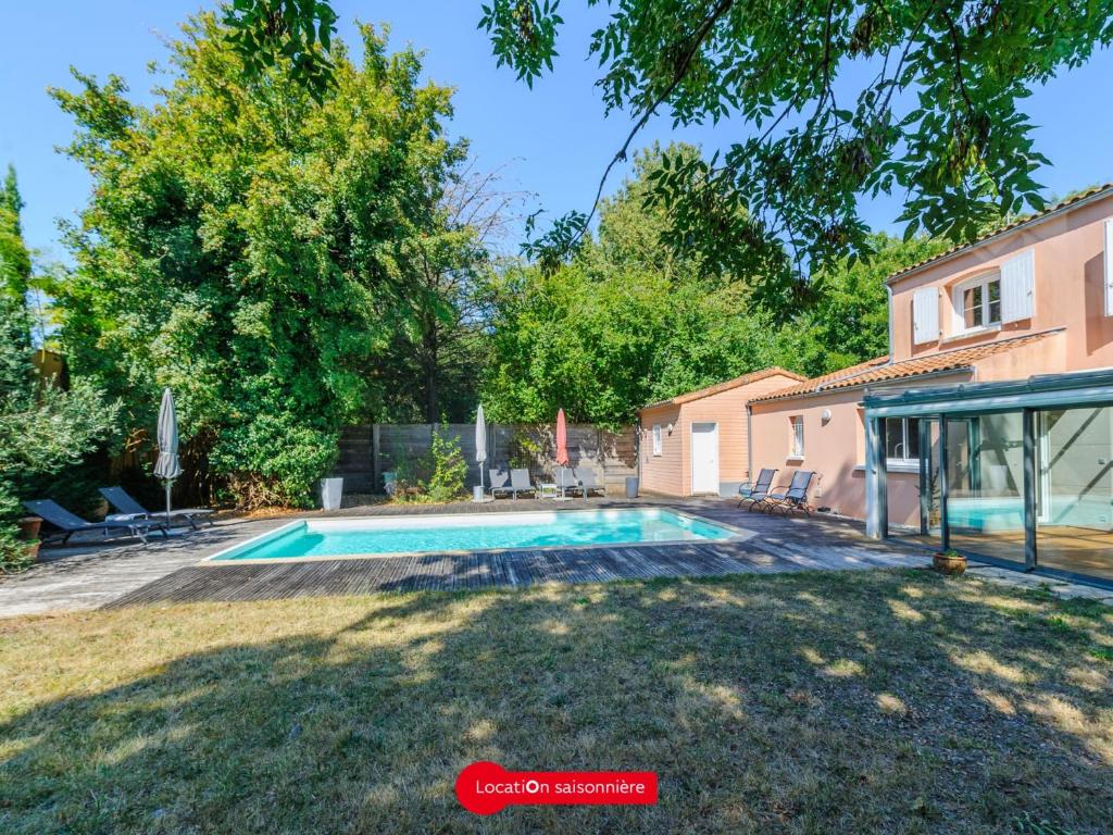 Fotografie z fotogalerie ubytování Grande Maison 5 chambres avec Piscine à Lagord, Cap. 10 Pers - FR-1-535-60 v destinaci Lagord