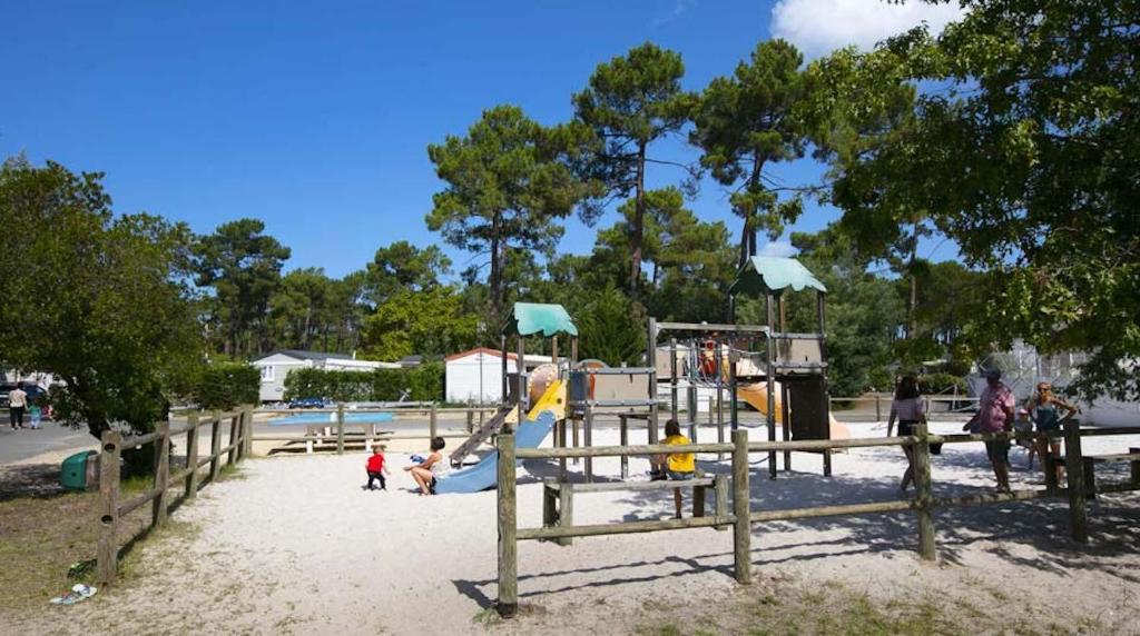 Area giochi per bambini di Un toit sur le bassin les Embruns