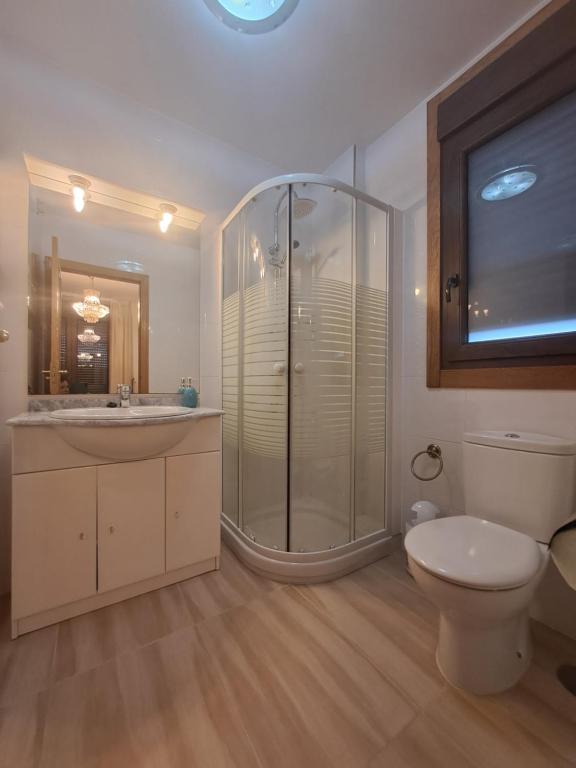 Kúpeľňa v ubytovaní Casa Victoria garden con Jacuzzi y piscina