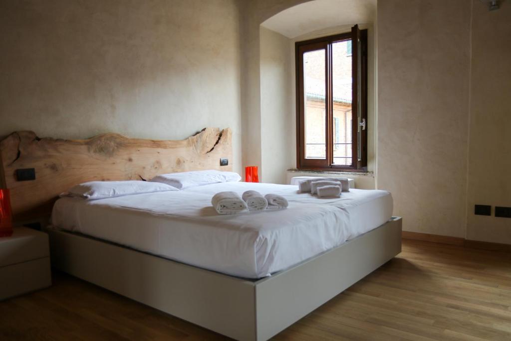 Postel nebo postele na pokoji v ubytování Il Carro Rooms - Monza Centro, Tribunale, Ospedale