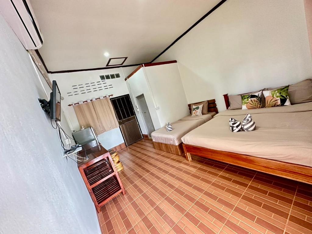 Postel nebo postele na pokoji v ubytování บ้านคุณโต้ง เชียงคาน BaanKhunTong ChiangKhan