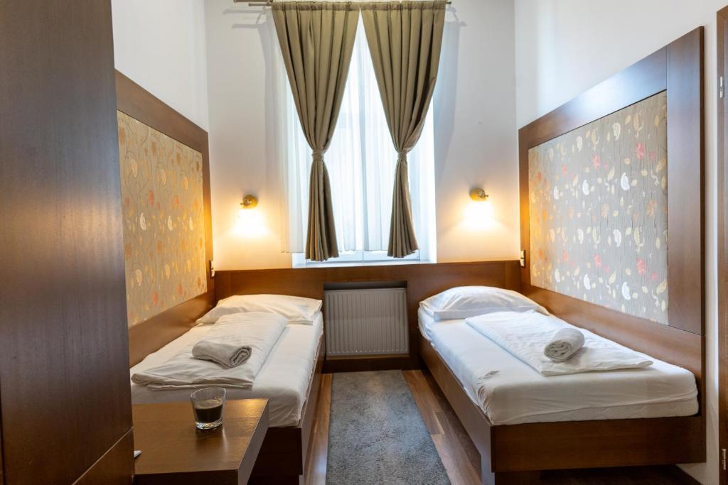 Posteľ alebo postele v izbe v ubytovaní Vinci Apartman