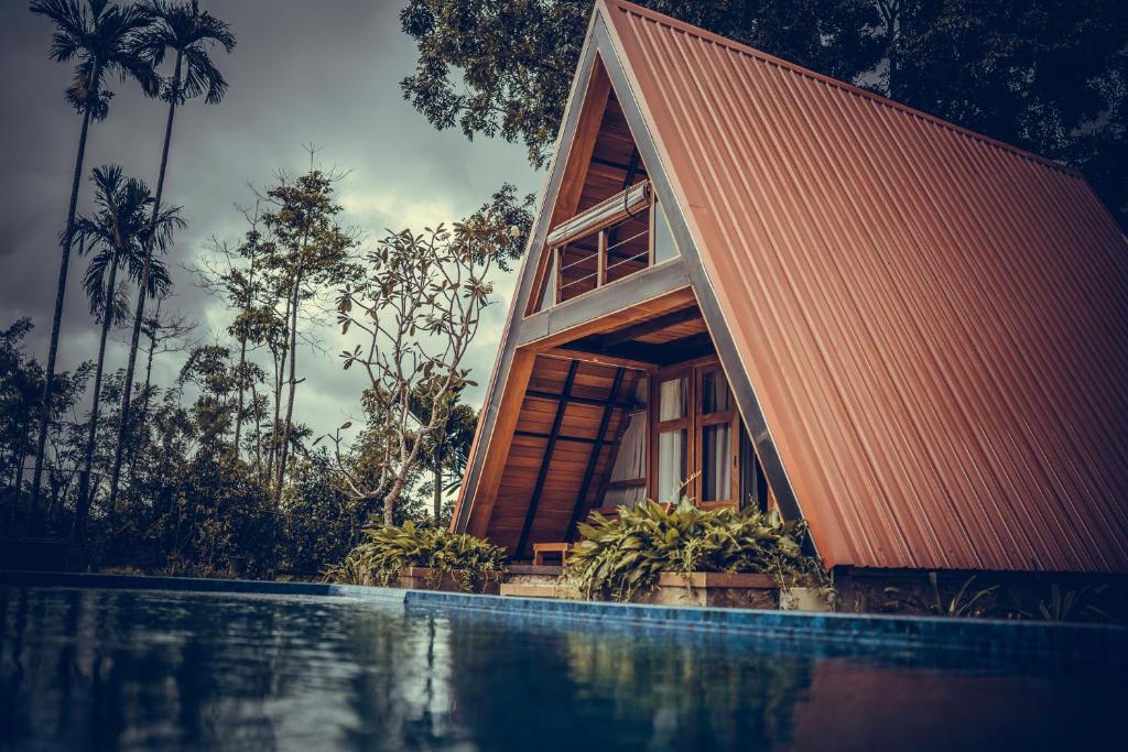 Bazén v ubytování Aadiv Twin Villas nebo v jeho okolí