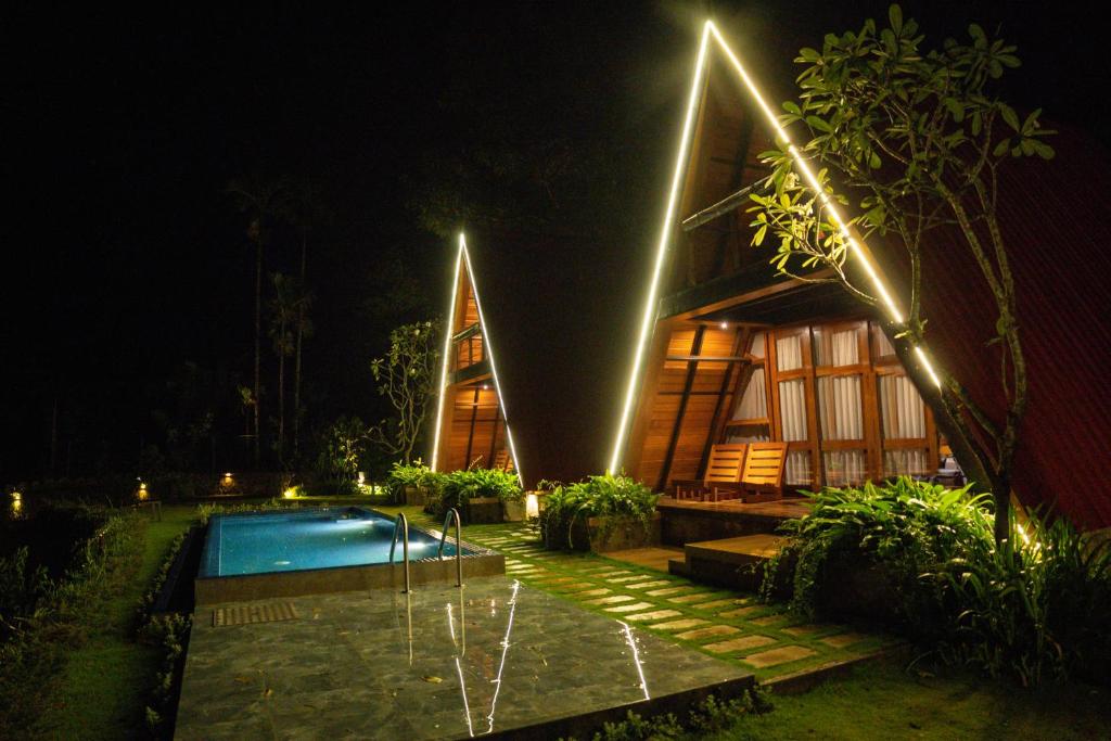 Bazén v ubytování Aadiv Twin Villas nebo v jeho okolí