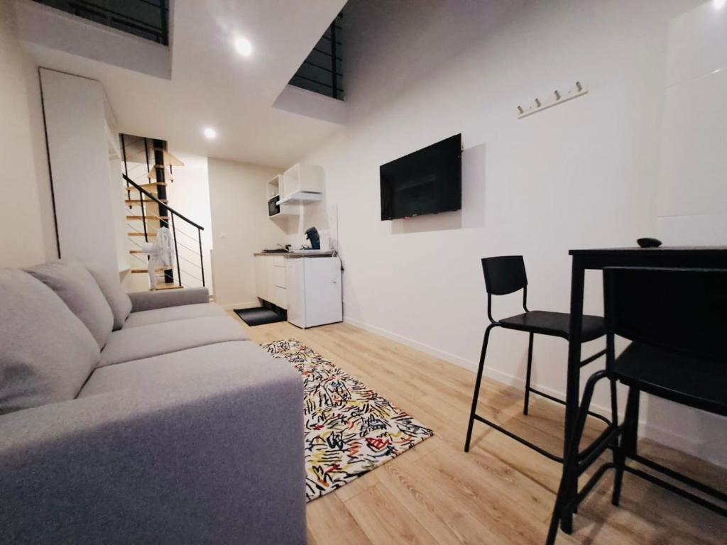 Imagen de la galería de Studio Mezzanine Métro 14 Paris, en Orly