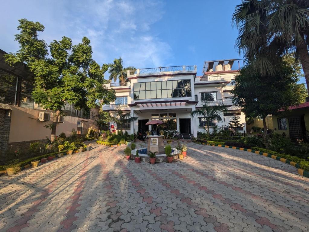 a large building on a cobblestone street at Kishori Vatika in Rāmnagar
