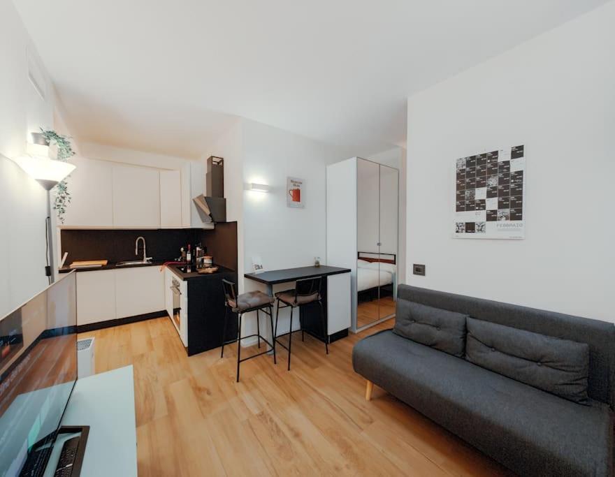 Carlo Apartment - 15 min from Duomo