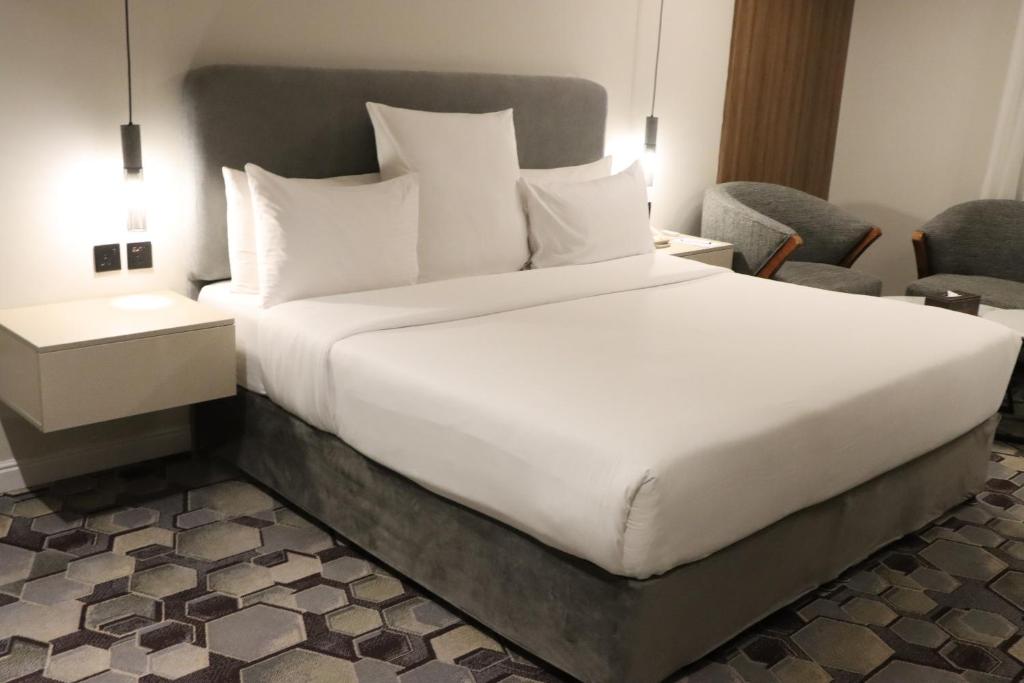 Postel nebo postele na pokoji v ubytování Continent Al Waha Hotel Riyad
