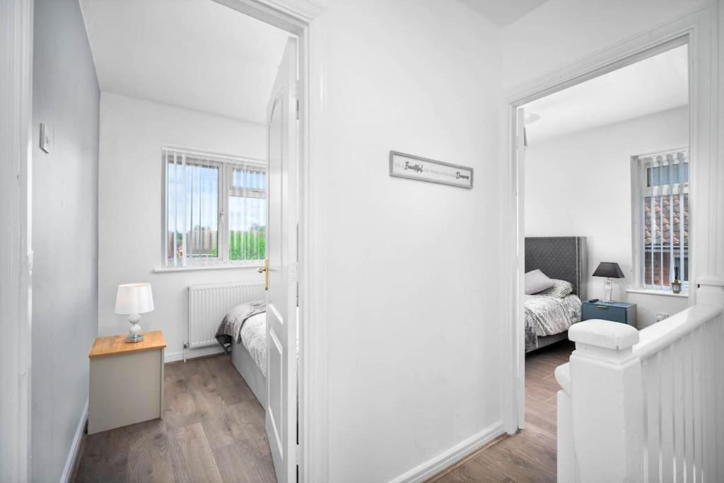 Postel nebo postele na pokoji v ubytování Witton Lodge 3 Bedroom House - Long Stay Offers