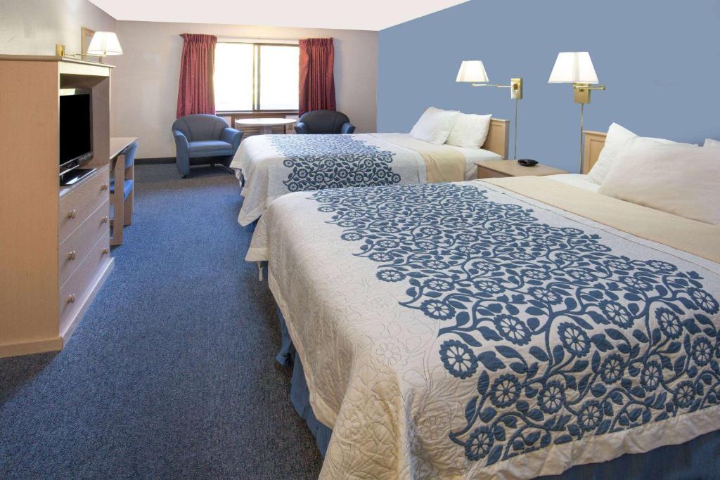 Postel nebo postele na pokoji v ubytování Days Inn by Wyndham Corvallis