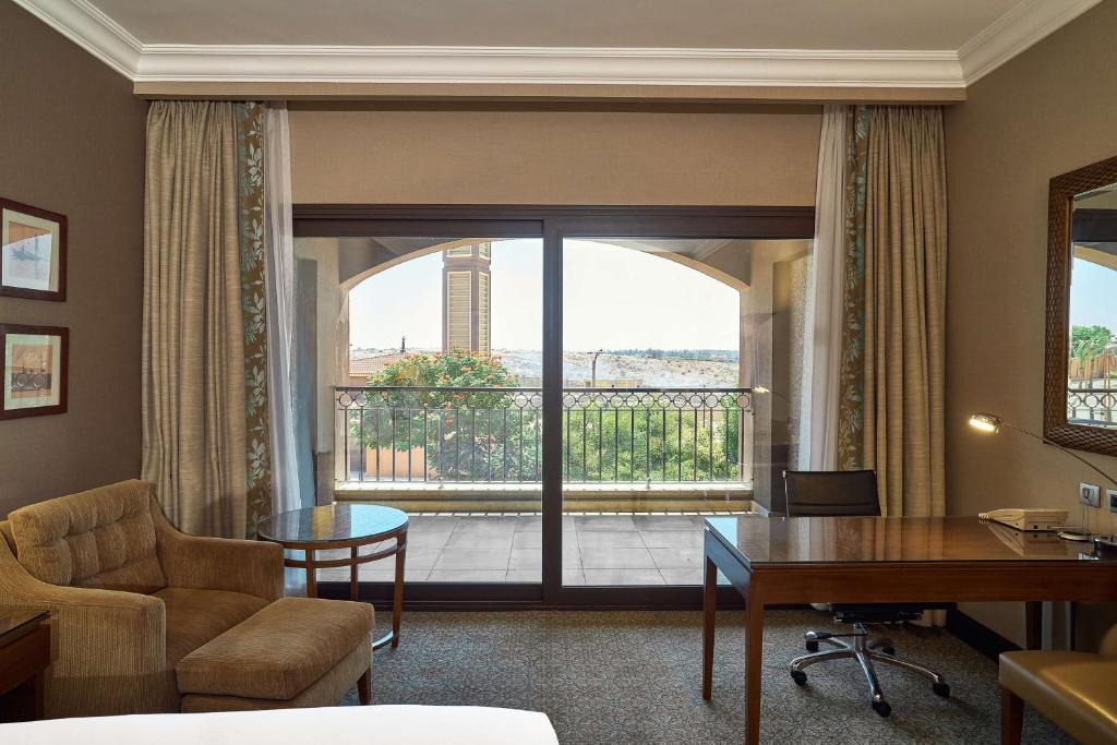 Hilton Alexandria King's Ranch Hotel - 13