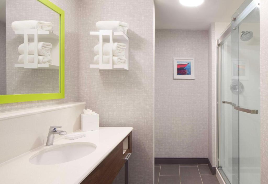 Hampton Inn Ogallala - King Room With Sofa Bed