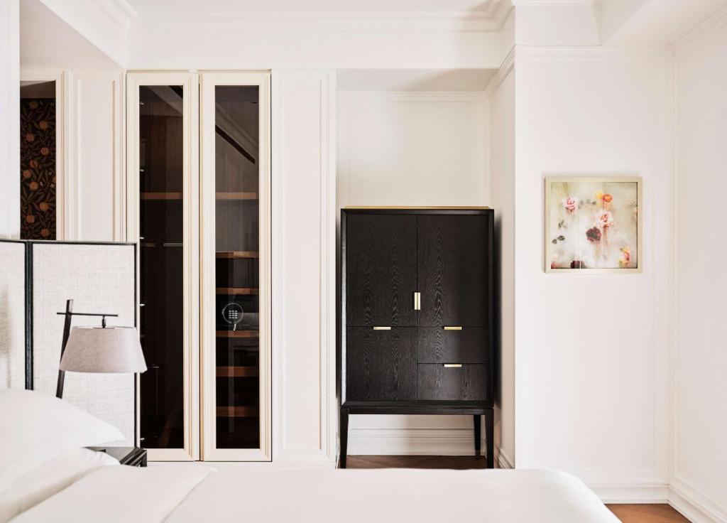 Park Hyatt London River Thames - King Room With Roll-In Shower - Disability Access