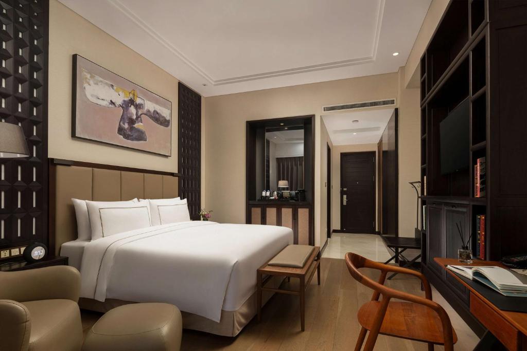 Postel nebo postele na pokoji v ubytování Doubletree By Hilton Shanghai Hongqiao