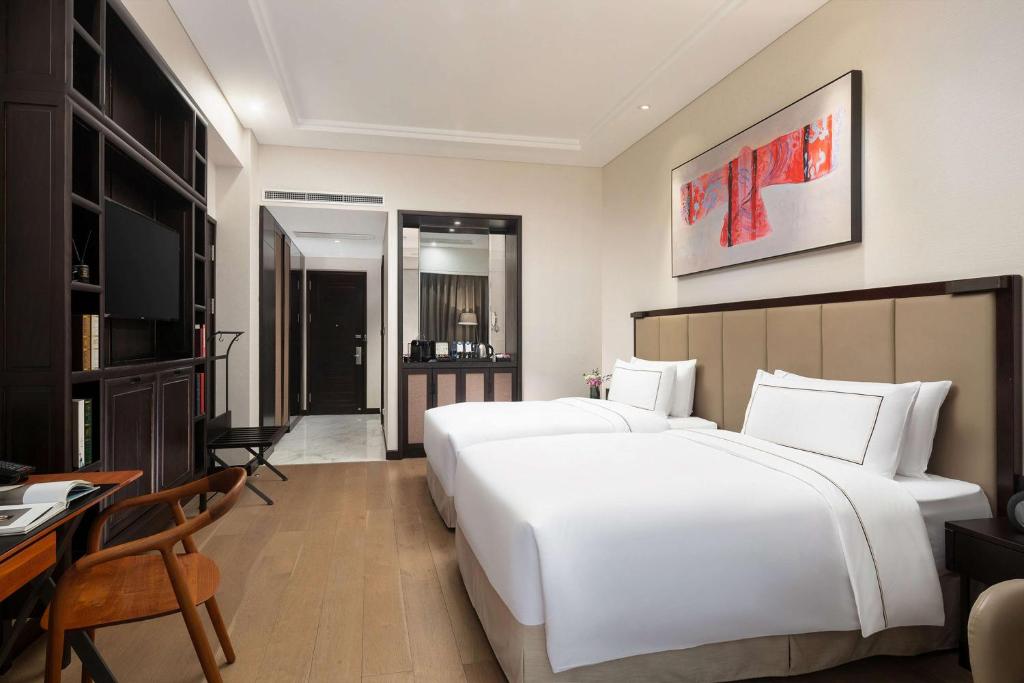 Postel nebo postele na pokoji v ubytování Doubletree By Hilton Shanghai Hongqiao