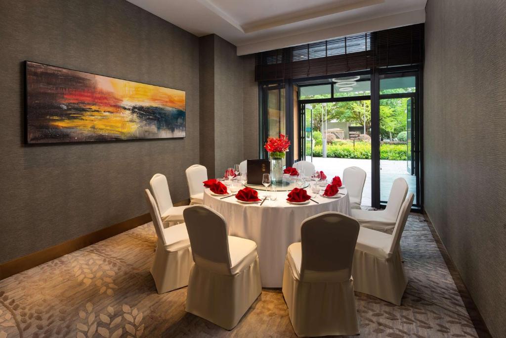 Posezení v ubytování Doubletree By Hilton Shanghai Hongqiao