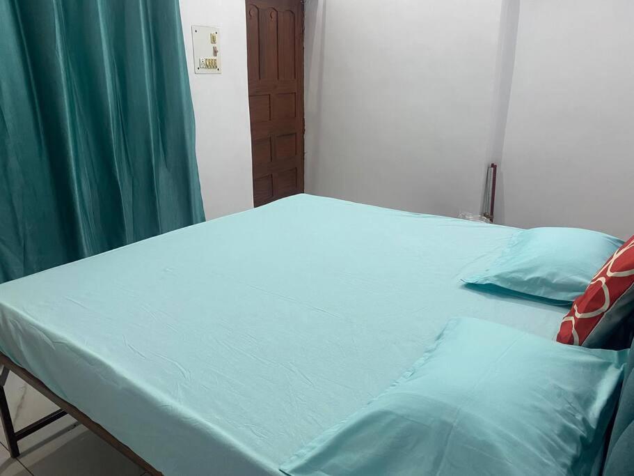 Postel nebo postele na pokoji v ubytování Abhiraj stay
