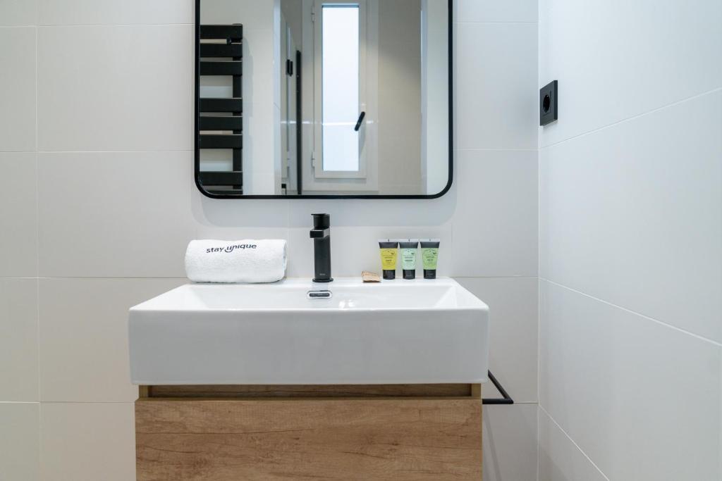 Stay U-nique Apartments Balmes II - 2