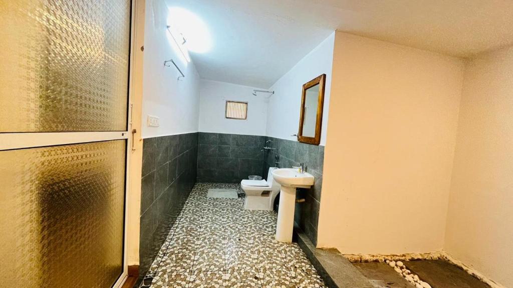 Koupelna v ubytování King Villa Goa