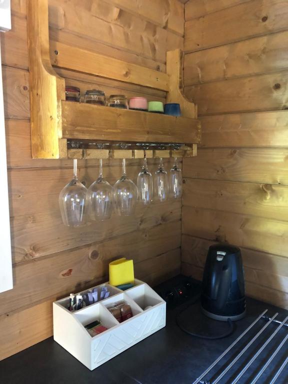 Kuchyň nebo kuchyňský kout v ubytování Veluws vakantiehuisje Kawoeper Lodge